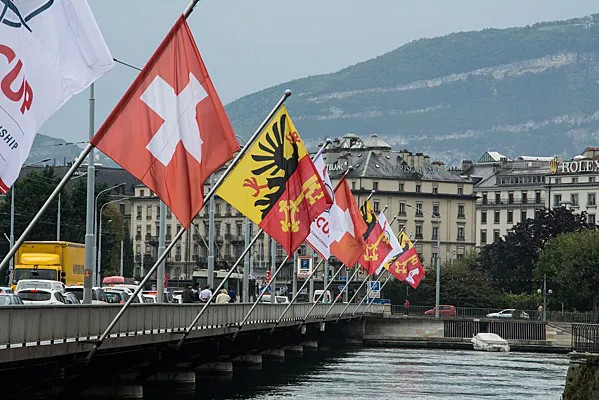В Швейцарии на референдуме отклонили повышение пенсионного возраста и приняли 13-ю пенсию