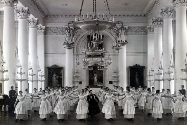 От гимнастерки до мини-юбки: эволюция отечественной школьной формы