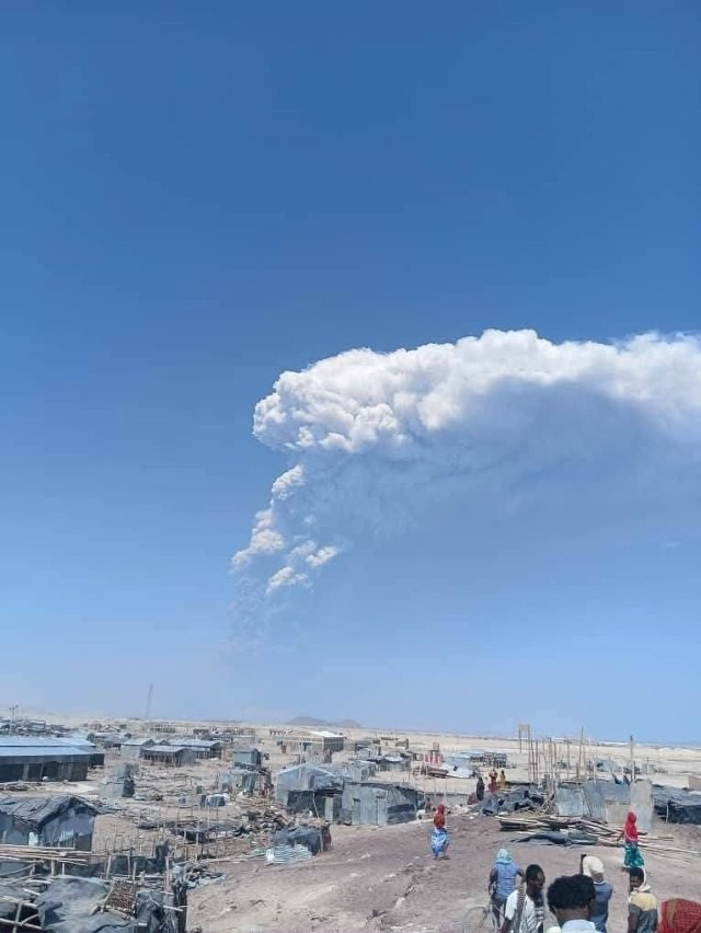 Вулкан Хайли Губби впервые извергся за 10 тыс лет в Эфиопии — столб пепла достиг 15 км