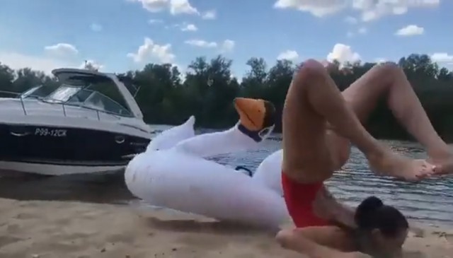 Пляжный скорпион задушил гуся