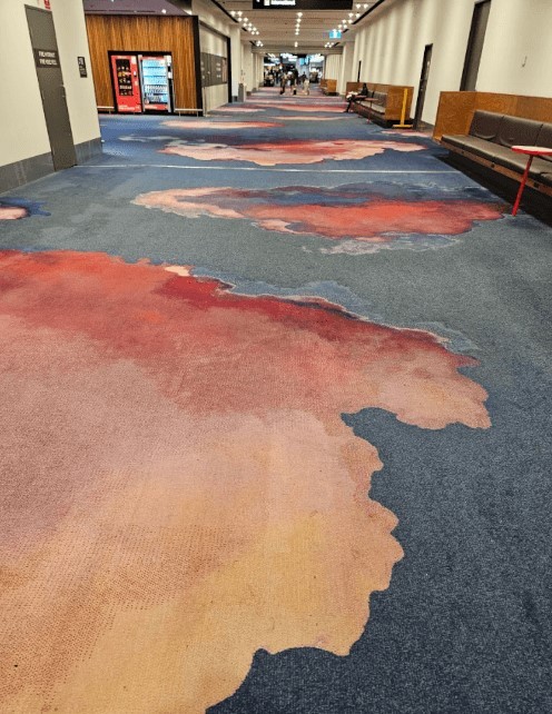 Ковровое покрытие в аэропорту удивляет неудачным дизайном