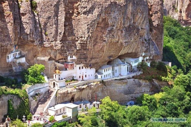 Пять самых недоступных монастырей мира