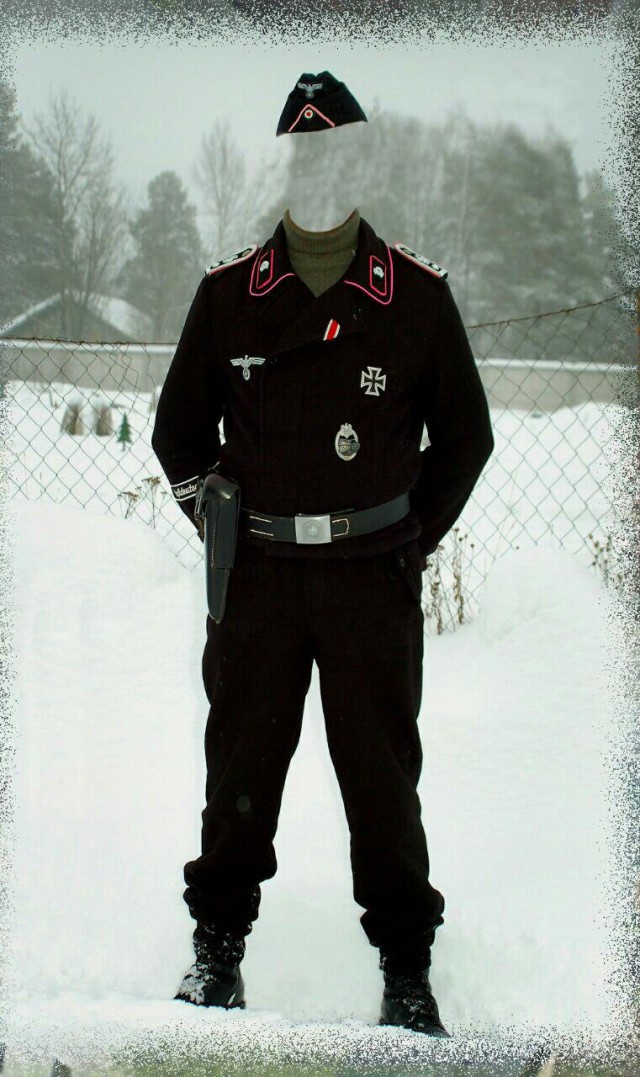 В Москве уволен участковый, выложивший в рабочий чат свою фотографию в нацистской форме
