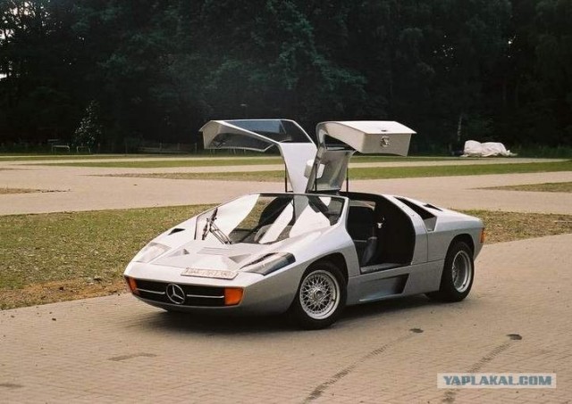 Mercedes + Porsche = Isdera Commendatore 112i