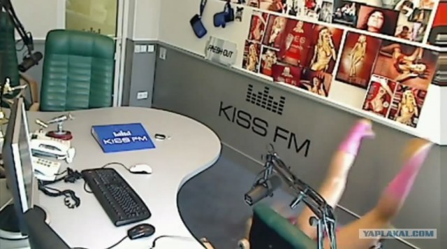 Kiss FM online, падение Dasha Dance со стула