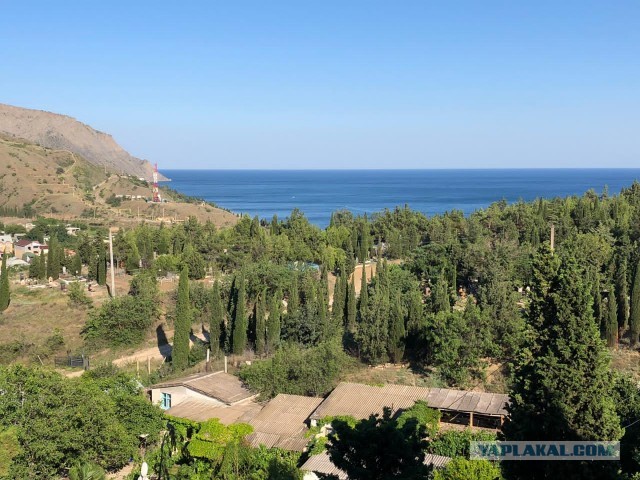 В Крыму семью с детьми выгнали из отеля: жена пришла на обед в купальнике