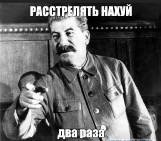 Модель посетила кинофестиваль в Венеции с оголенной грудью