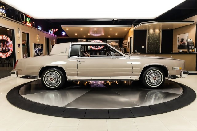 Мужчина 40 лет не вспоминал, что в его гараже стоит редкий Cadillac 1984 года