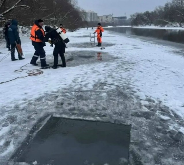 Двое детей провалились под лёд, катаясь на ватрушках в Брянске