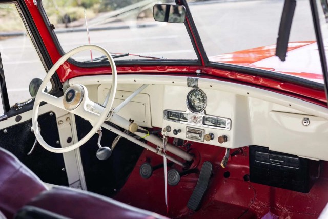 Willys Jeepster. Забавного автомобиля пост