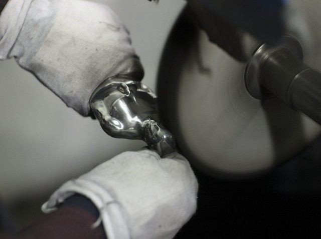 Изготовление "Оскара" для премий этого года