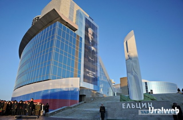 Объявление у общежития