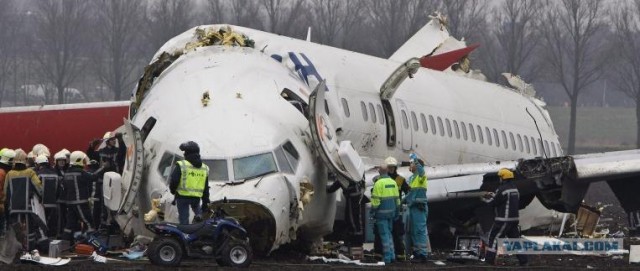 Авиакатастрофа Боинга в Амстердаме (6 фото)