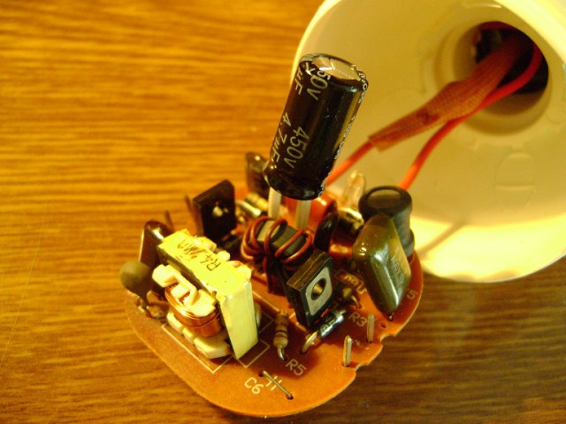 Как начинающий рукожоп ремонтирует лампу