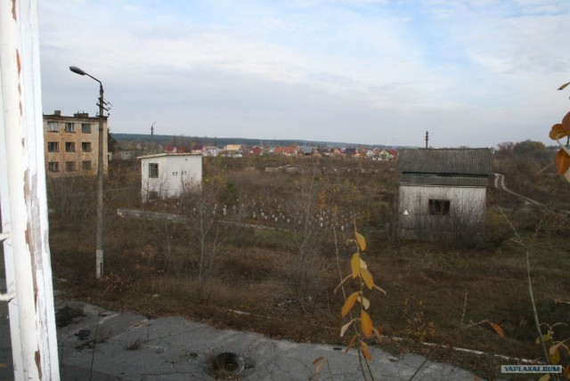 Заброшенная танковая база.