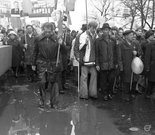 В этот день, 7 ноября, 30 лет назад в СССР