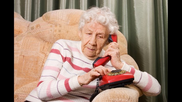Как развлекаются пенсионерки? Звонят в скорую. Несколько сотен раз