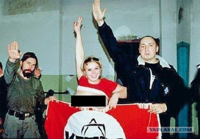 Решили спрятать танки у домов
