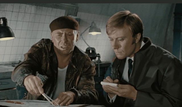 Кем на самом деле был Лелик из "Бриллиантовой руки". Уж не бывший ли военный? И откуда у него такай странный акцент?