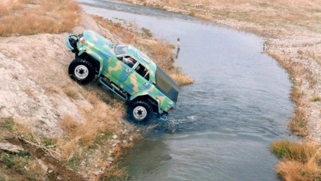 Дорожный монстр из 90х...
