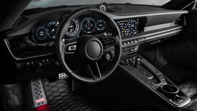 В Россию прибыл редкий 900-сильный Porsche 911. Цена "всего ничего" — 80 млн. рублей