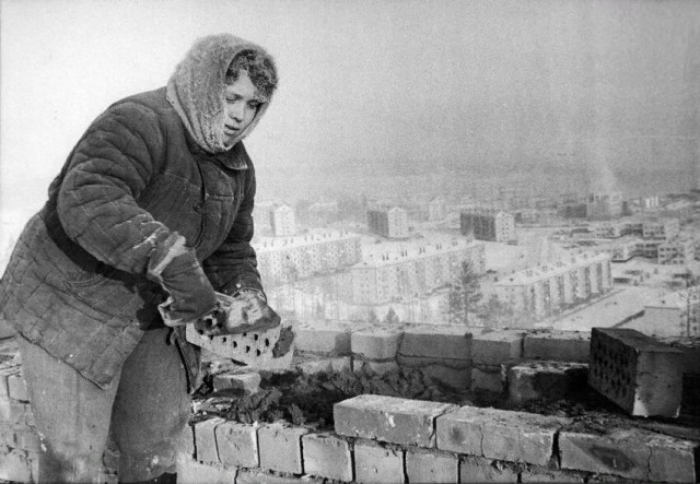 С днём строителя!