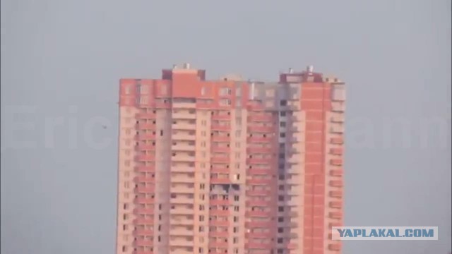 Луганск.Момент попадания снаряда в 25-этажный дом