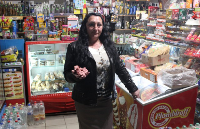 Еноты разгромили продуктовый магазин в Черновицкой области