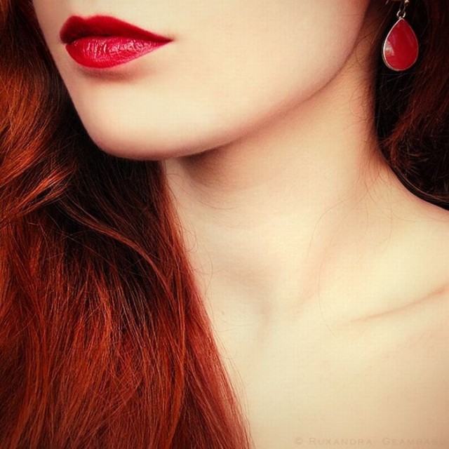 Милые девушки с огненно-рыжими волосами