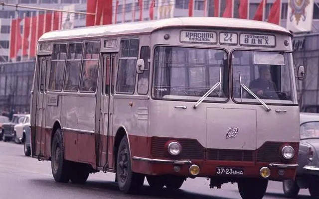 20 лет назад с улиц Москвы ушли Лиазы 677