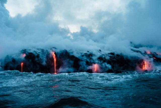 Ученые зафиксировали рост активности подводного вулкана Аксиал