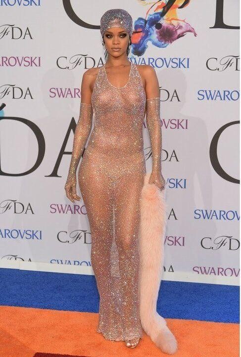 Голым вход воспрещен