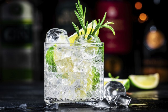 Названы менее вредные варианты праздничных алкогольных напитков