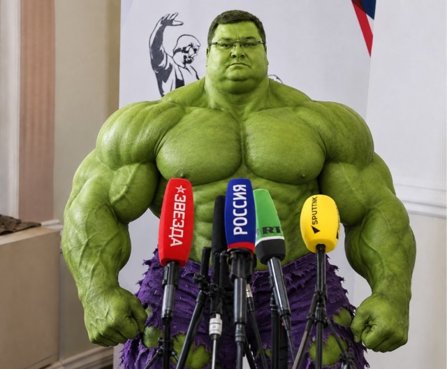 Просто вы не видите, что истинное скрывает костюм!