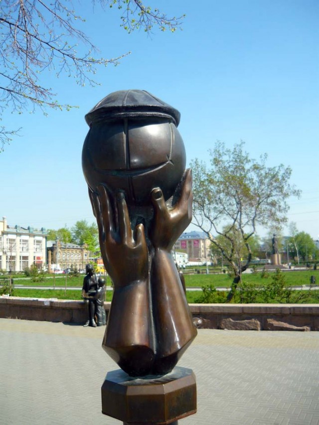Необычные памятники