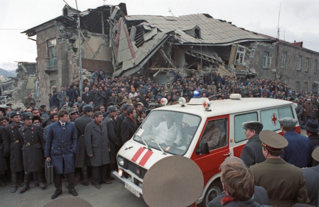 Разрушительное землетрясение в Армении
