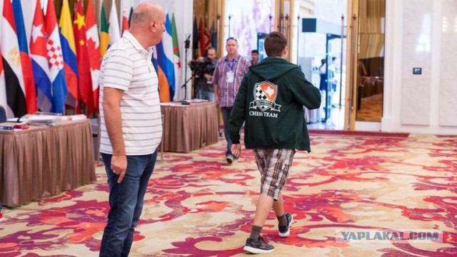 Шахматиста сняли с Кубка мира за отказ сменить шорты на брюки