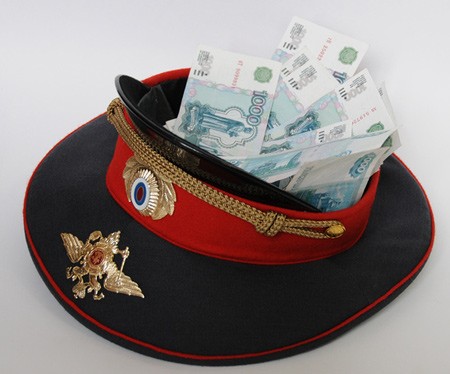 Гаишник съел 15 тысяч рублей