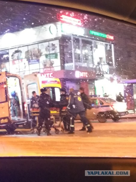 Корпоратив в Петербурге закончился больницей. Трое уехали из ресторана на машине скорой помощи с ножевыми ранениями