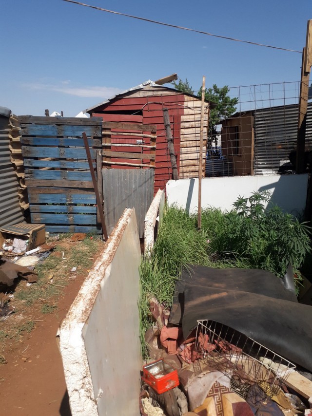 Южноафриканские пост-апартеидные "белые сквоттерские лагеря", где сотни семей живут в нищете