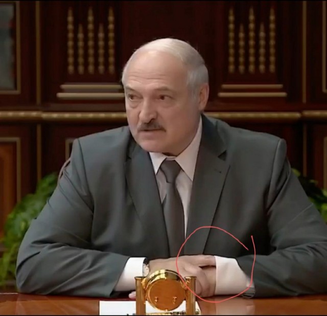 Надо связаться с Путиным, президентом России, чтобы я мог с ним переговорить сейчас. Потому что это уже угроза не только Беларус