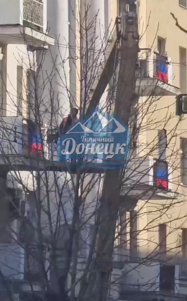 Беженцы из Донбасса в Таганроге размещены в спортзале (фото)