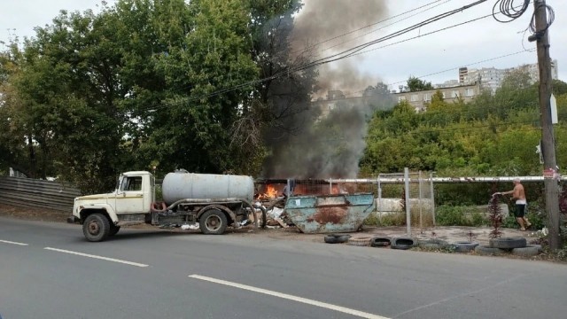 В Самаре ассенизатор фекалиями затушил пожар в поселке Шмидта