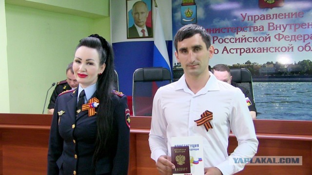 По мнению многих россиян, макияж Татьяны Петровой не сочетается с форменной одеждой полковника МВД РФ