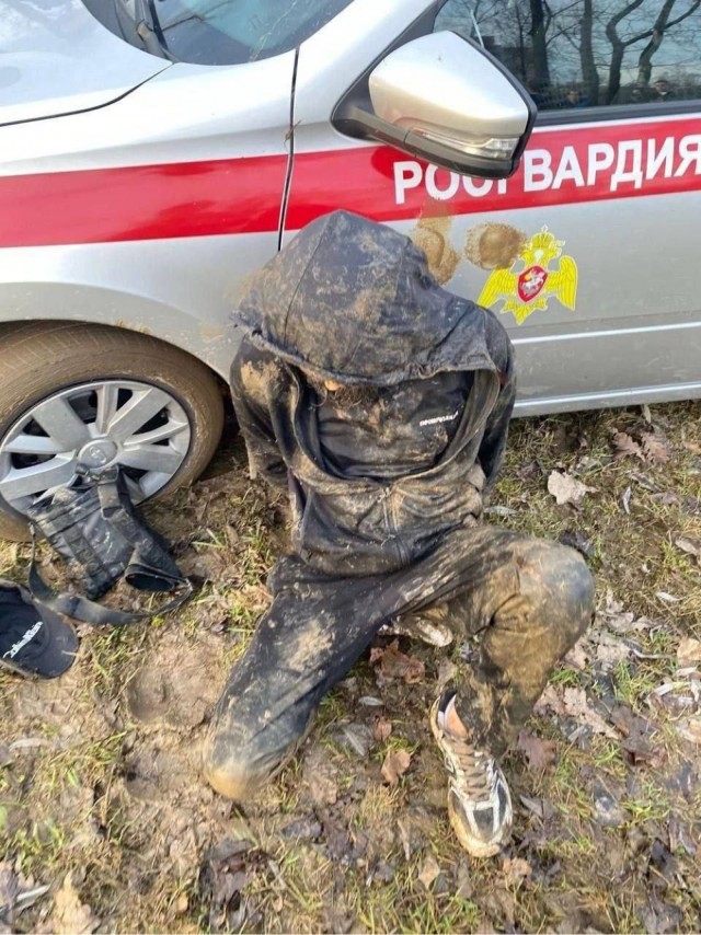 В Санкт-Петербурге чеченцы поставили подростков на колени из-за выложенных фото, на которых стражи правопорядка макнули горцев бородами в грязь