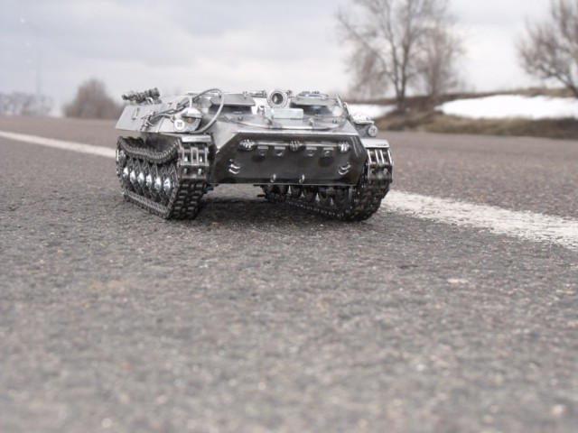 Модель МТЛБ из металла в масштабе 1:18