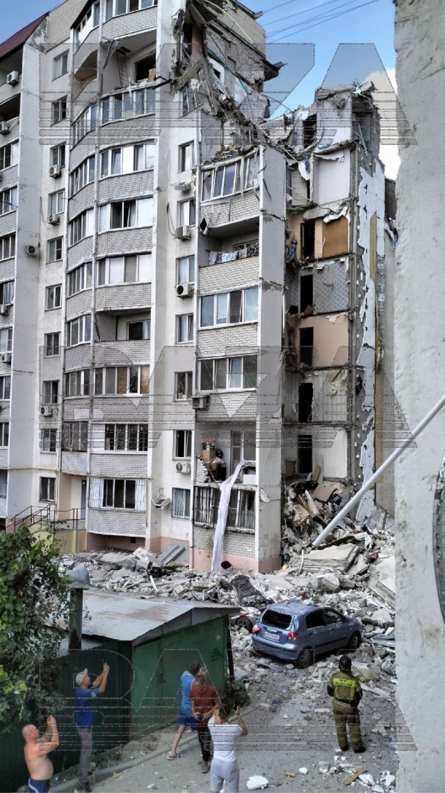 Часть дома обвалилась из-за взрыва бытового газа в квартире в Саратове.
