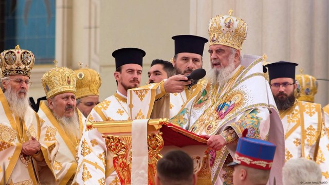 В Румынии освятили самый большой православный храм в мире
