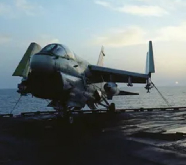 Американский авианосец "Линкольн" в Аравийском море, предположительно, подвергся атаке Ирана