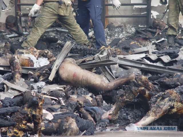 Дагестанцы избивают полицейского